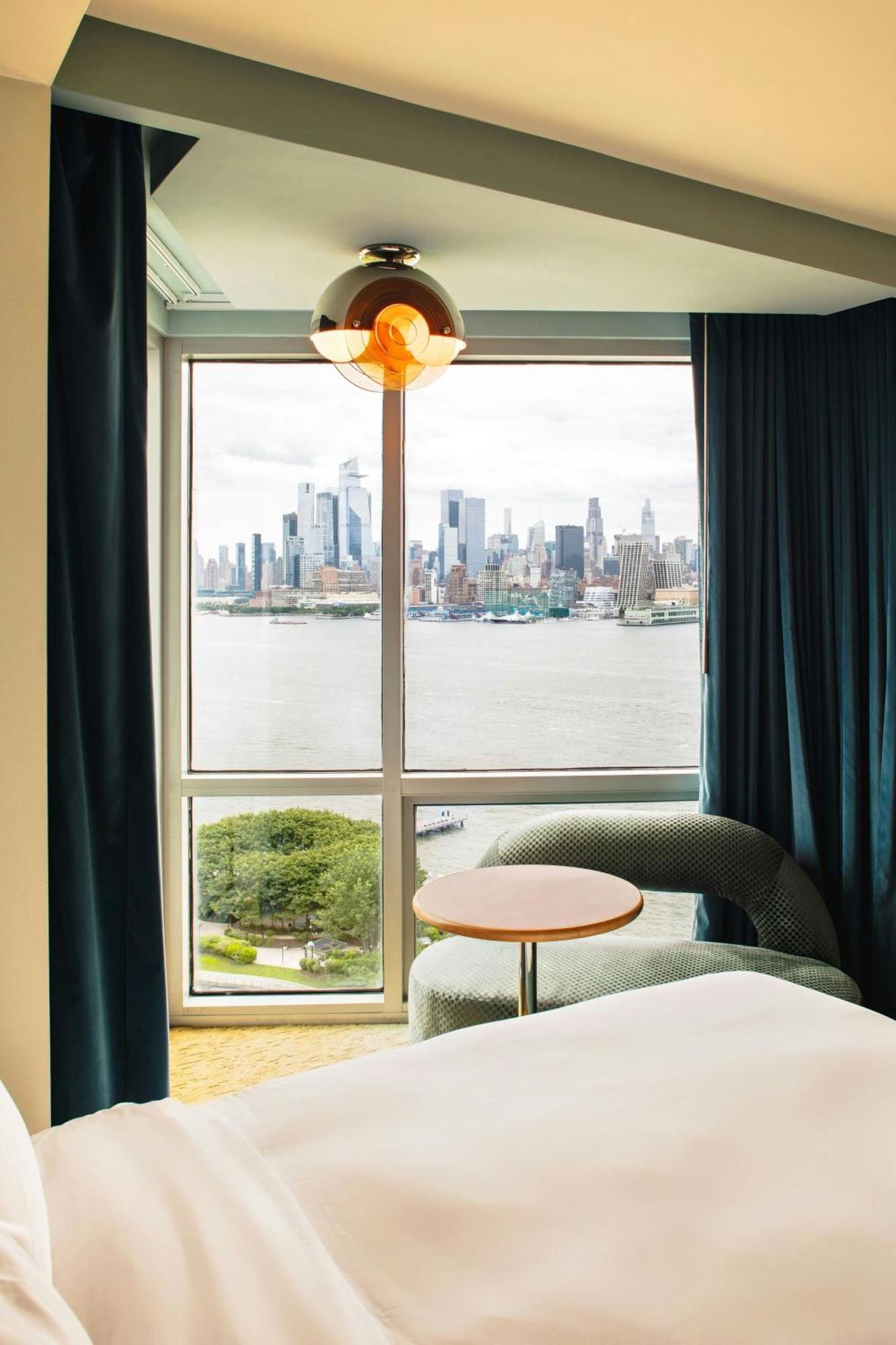 Queen Room with Hudson View
